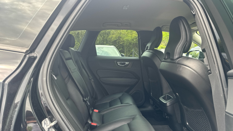 Volvo Xc60 2.0 D4 Momentum 5dr AWD Geartronic Diesel Estate